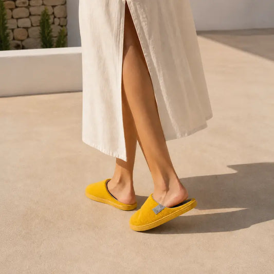 Chaussons-velours-cotele-semelle-antiderapante-confort-quotidien