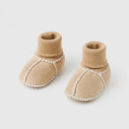 chaussons-bottines-bebe-unisexe-en-daim-chaud-et-interieur-moelleux-suedia