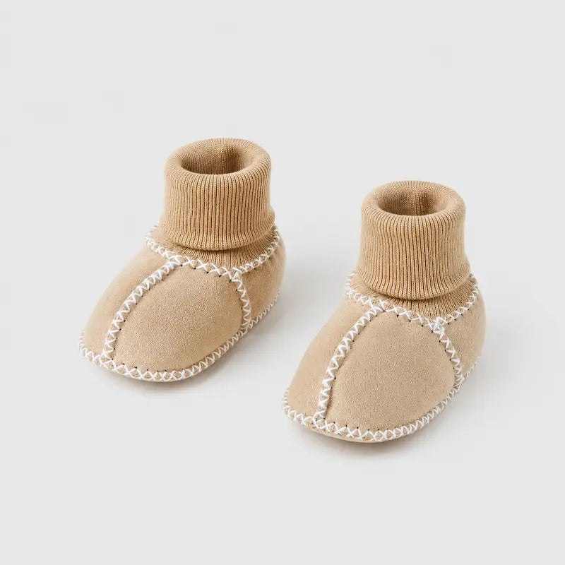 chaussons-bottines-bebe-unisexe-en-daim-chaud-et-interieur-moelleux-suedia