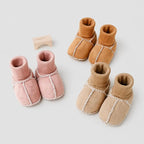 chaussons-bottines-bebe-unisexe-en-daim-chaud-et-interieur-moelleux-suedia