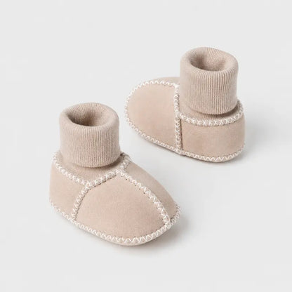 chaussons-bottines-bebe-unisexe-en-daim-chaud-et-interieur-moelleux-suedia