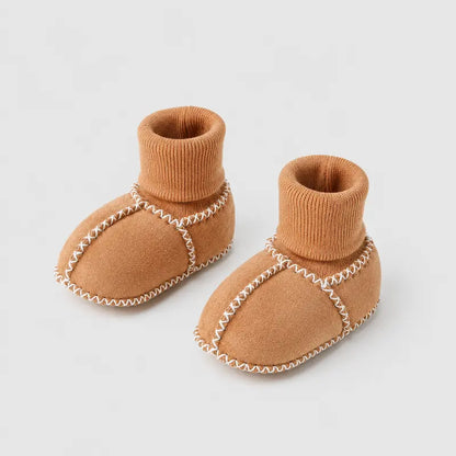 chaussons-bottines-bebe-unisexe-en-daim-chaud-et-interieur-moelleux-suedia