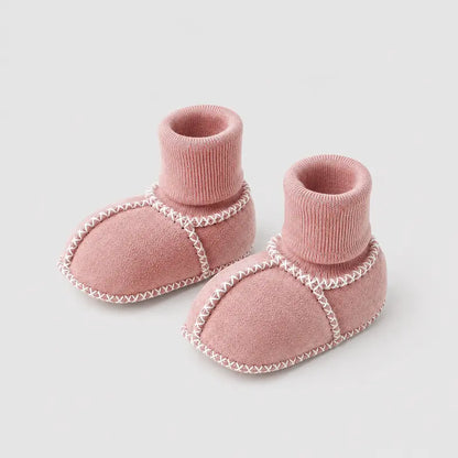 chaussons-bottines-bebe-unisexe-en-daim-chaud-et-interieur-moelleux-suedia