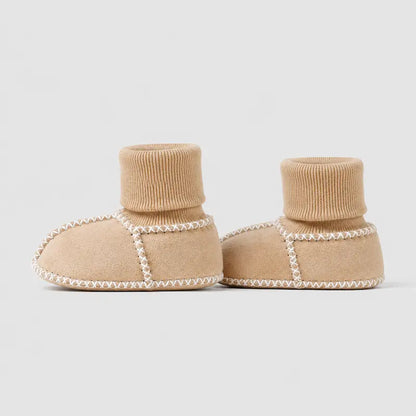 chaussons-bottines-bebe-unisexe-en-daim-chaud-et-interieur-moelleux-suedia