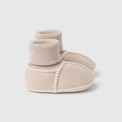 chaussons-bottines-bebe-unisexe-en-daim-chaud-et-interieur-moelleux-suedia