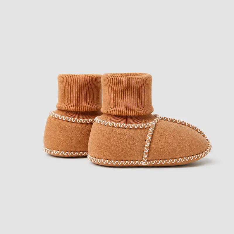 chaussons-bottines-bebe-unisexe-en-daim-chaud-et-interieur-moelleux-suedia