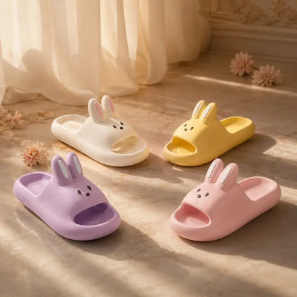 chaussons-enfant-lapin-oreilles-sandales-ouvertes-maison