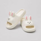 chaussons-enfant-lapin-oreilles-sandales-ouvertes-maison