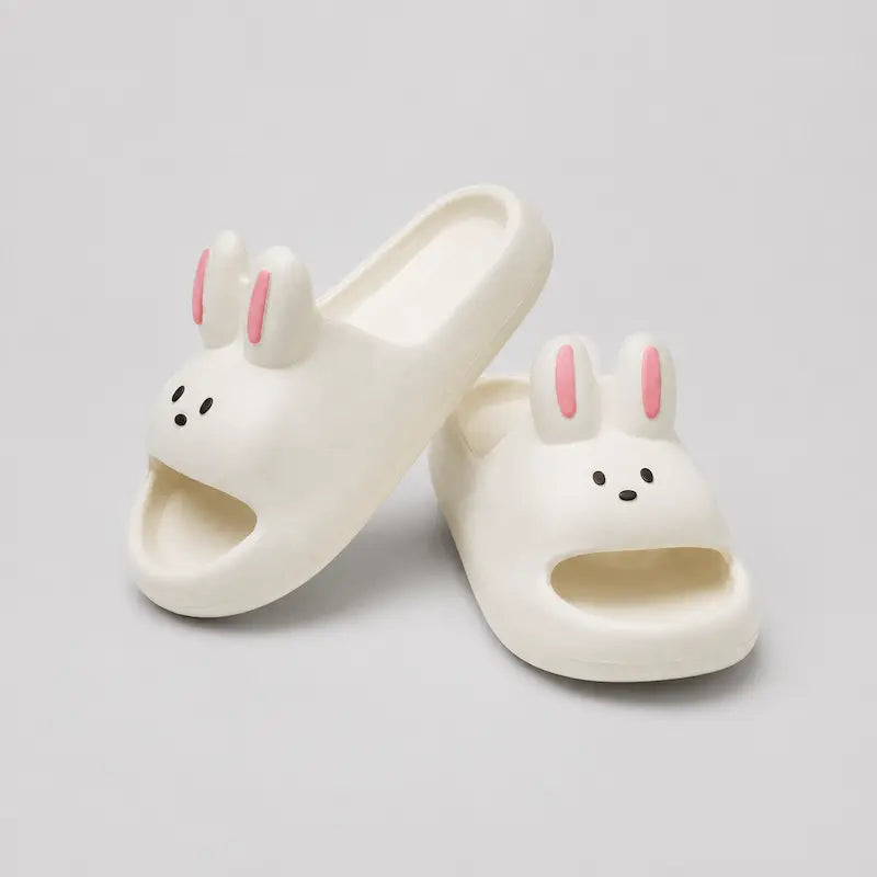 chaussons-enfant-lapin-oreilles-sandales-ouvertes-maison