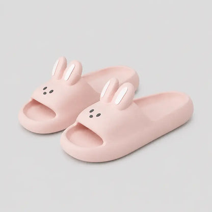 chaussons-enfant-lapin-oreilles-sandales-ouvertes-maison