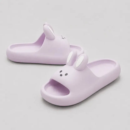 chaussons-enfant-lapin-oreilles-sandales-ouvertes-maison