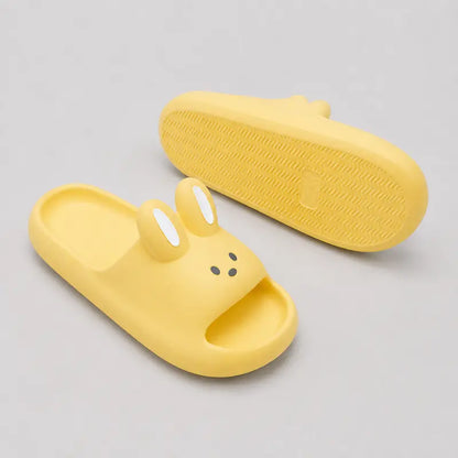 chaussons-enfant-lapin-oreilles-sandales-ouvertes-maison