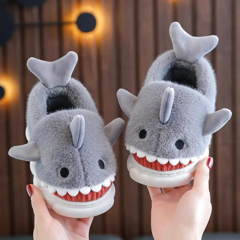 Chaussons Enfants  en peluche - Semelle antidérapante souple - Intérieur et extérieur - Sharky