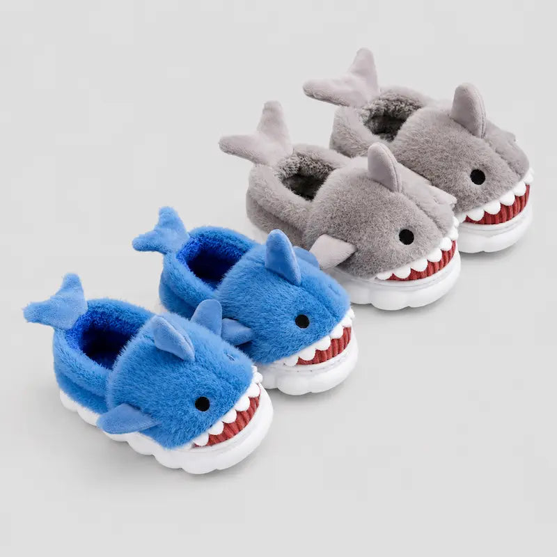 chaussons-enfants-en-peluche-semelle-antiderapante-souple-interieur-et-exterieur-sharky