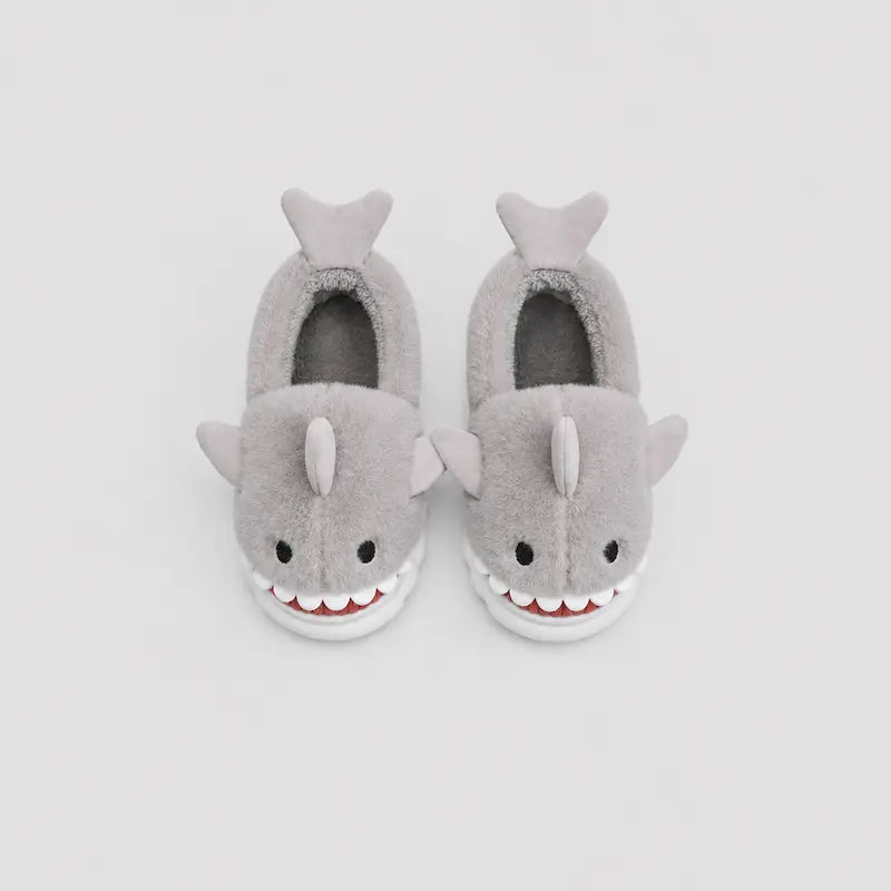 chaussons-enfants-en-peluche-semelle-antiderapante-souple-interieur-et-exterieur-sharky