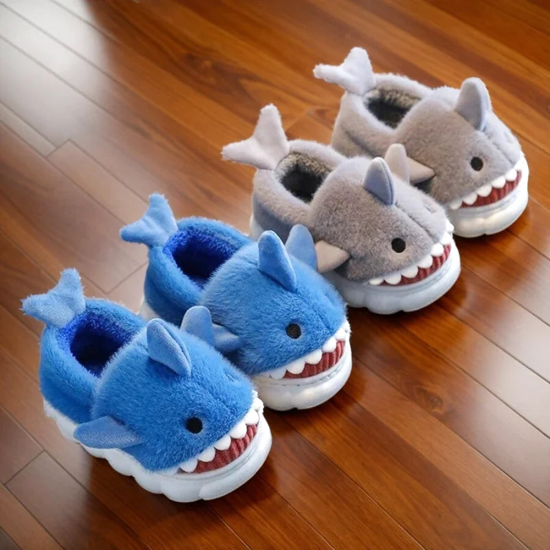 Chaussons Enfants  en peluche - Semelle antidérapante souple - Intérieur et extérieur - Sharky